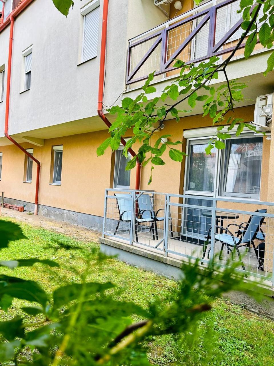 Sunhouse Apartman Hajdúszoboszló Exteriör bild