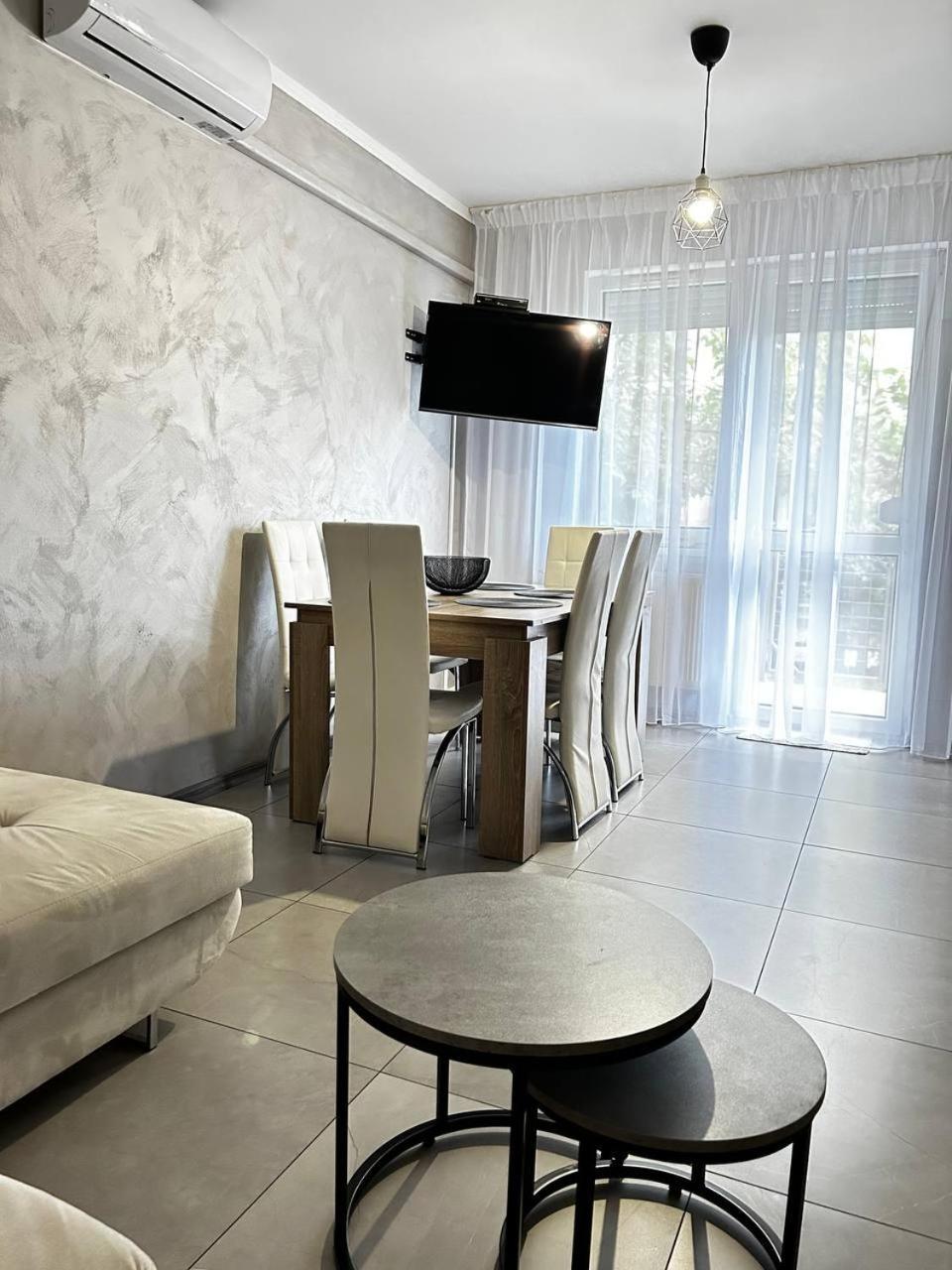 Sunhouse Apartman Hajdúszoboszló Exteriör bild
