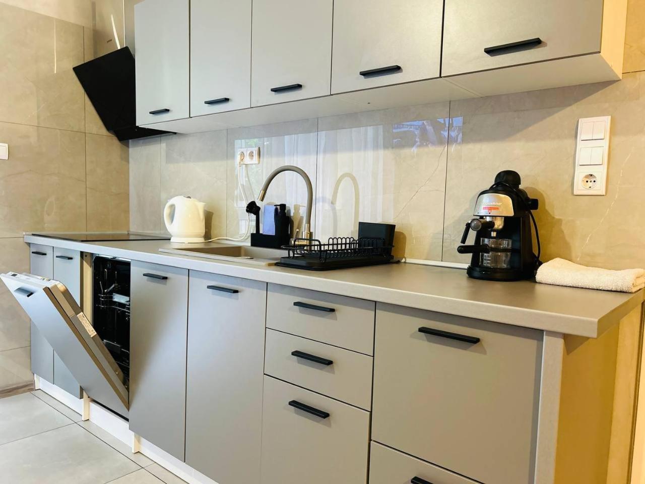Sunhouse Apartman Hajdúszoboszló Exteriör bild