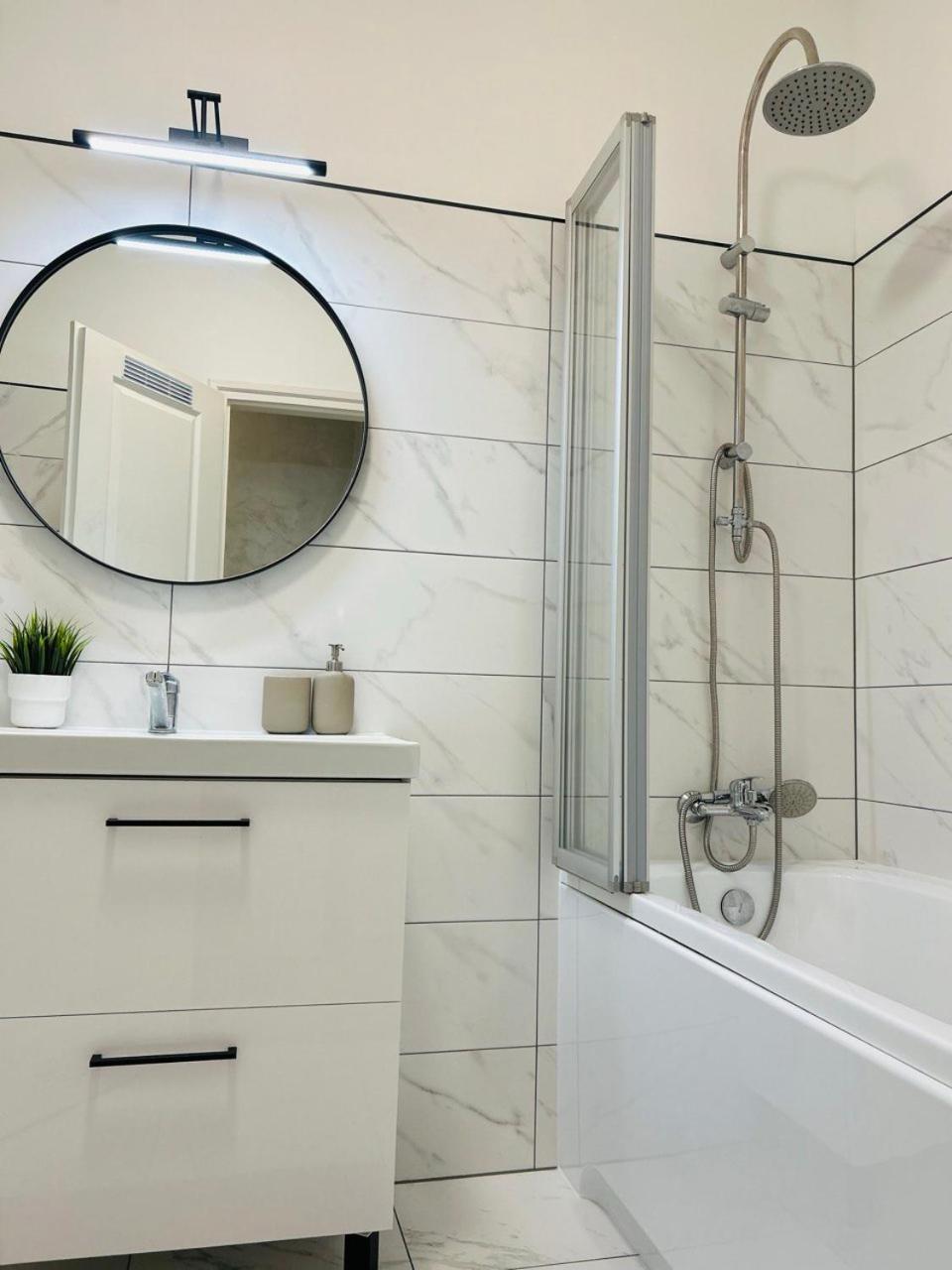 Sunhouse Apartman Hajdúszoboszló Exteriör bild