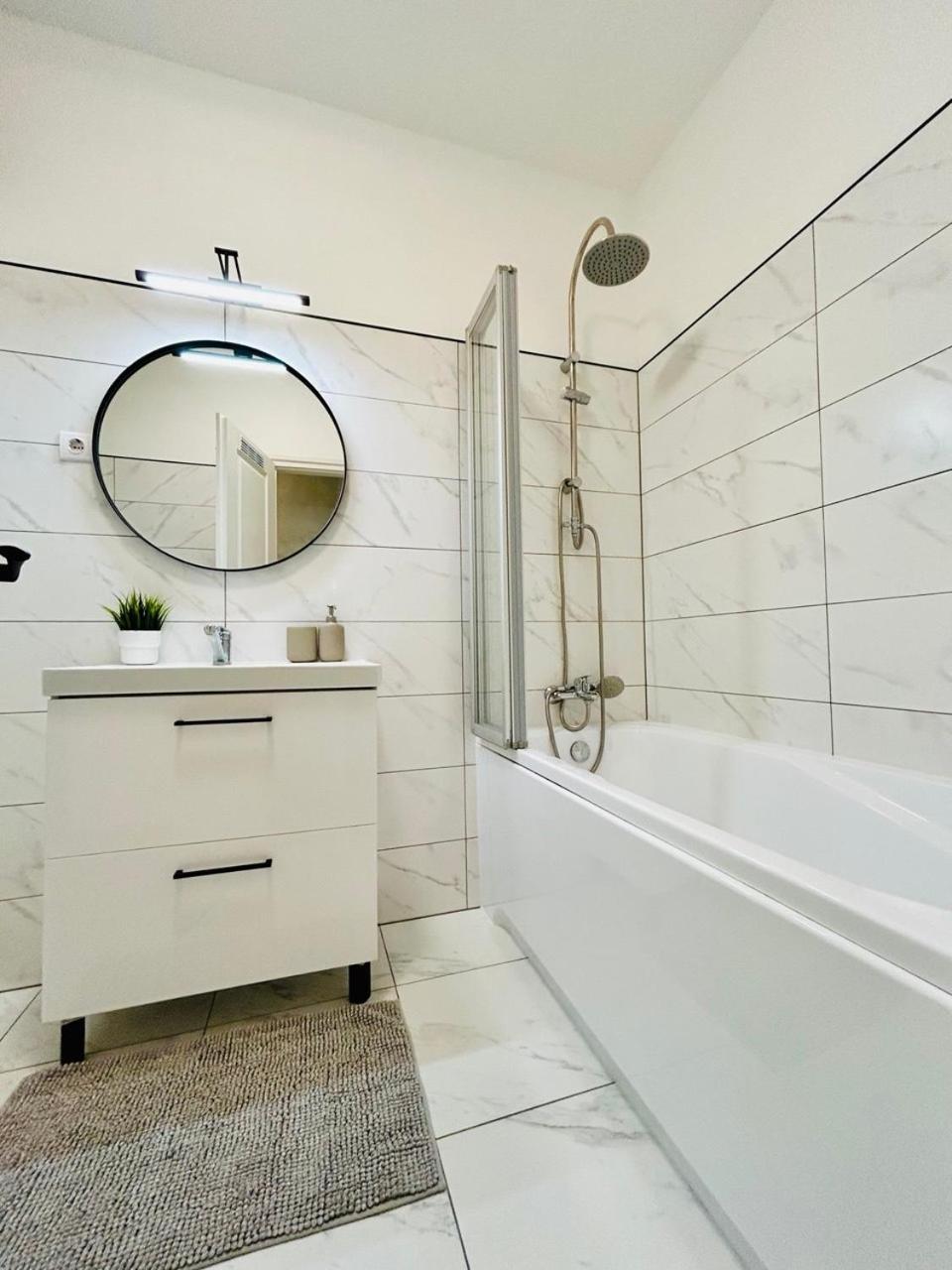 Sunhouse Apartman Hajdúszoboszló Exteriör bild